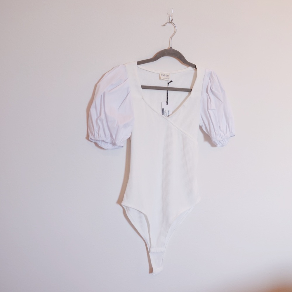 NWT - white puff sleeve body suit - size MEDIUM